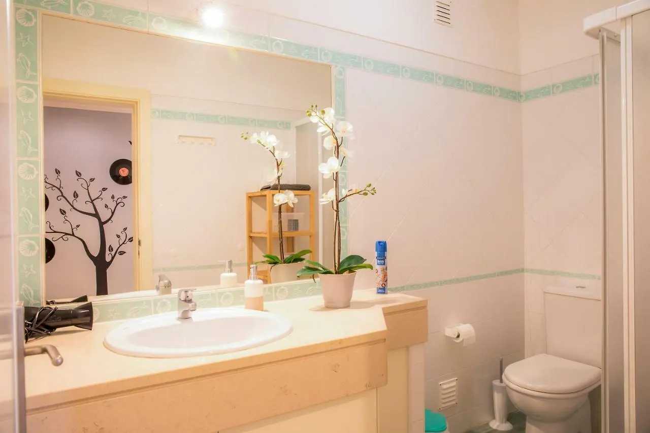 Vinyl Flat Bed & Breakfast - Rooms Lagos