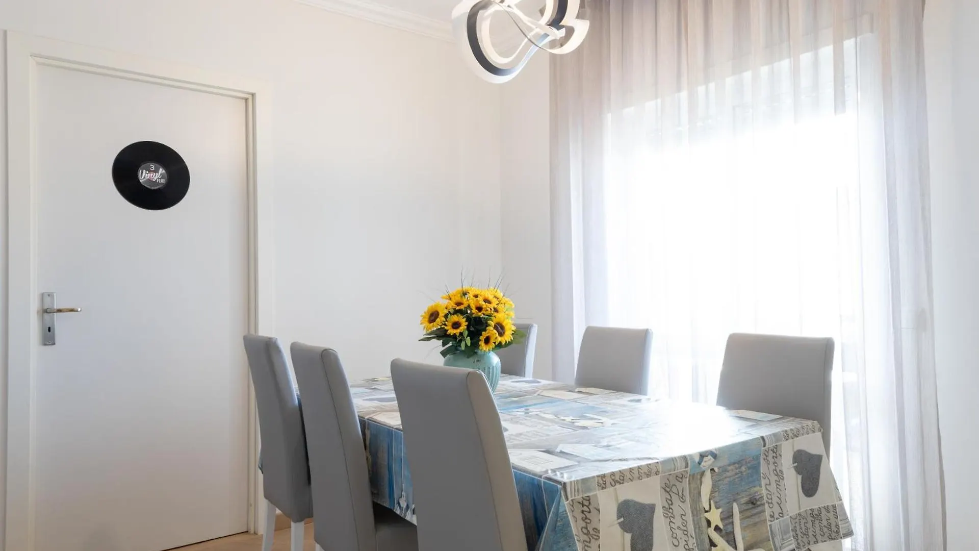 Vinyl Flat Bed & Breakfast - Rooms Lagos