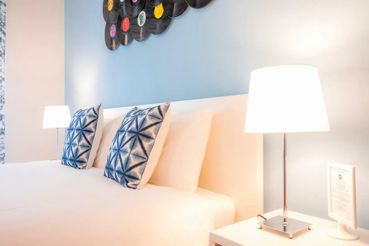 Vinyl Flat Bed & Breakfast - Rooms Lagos