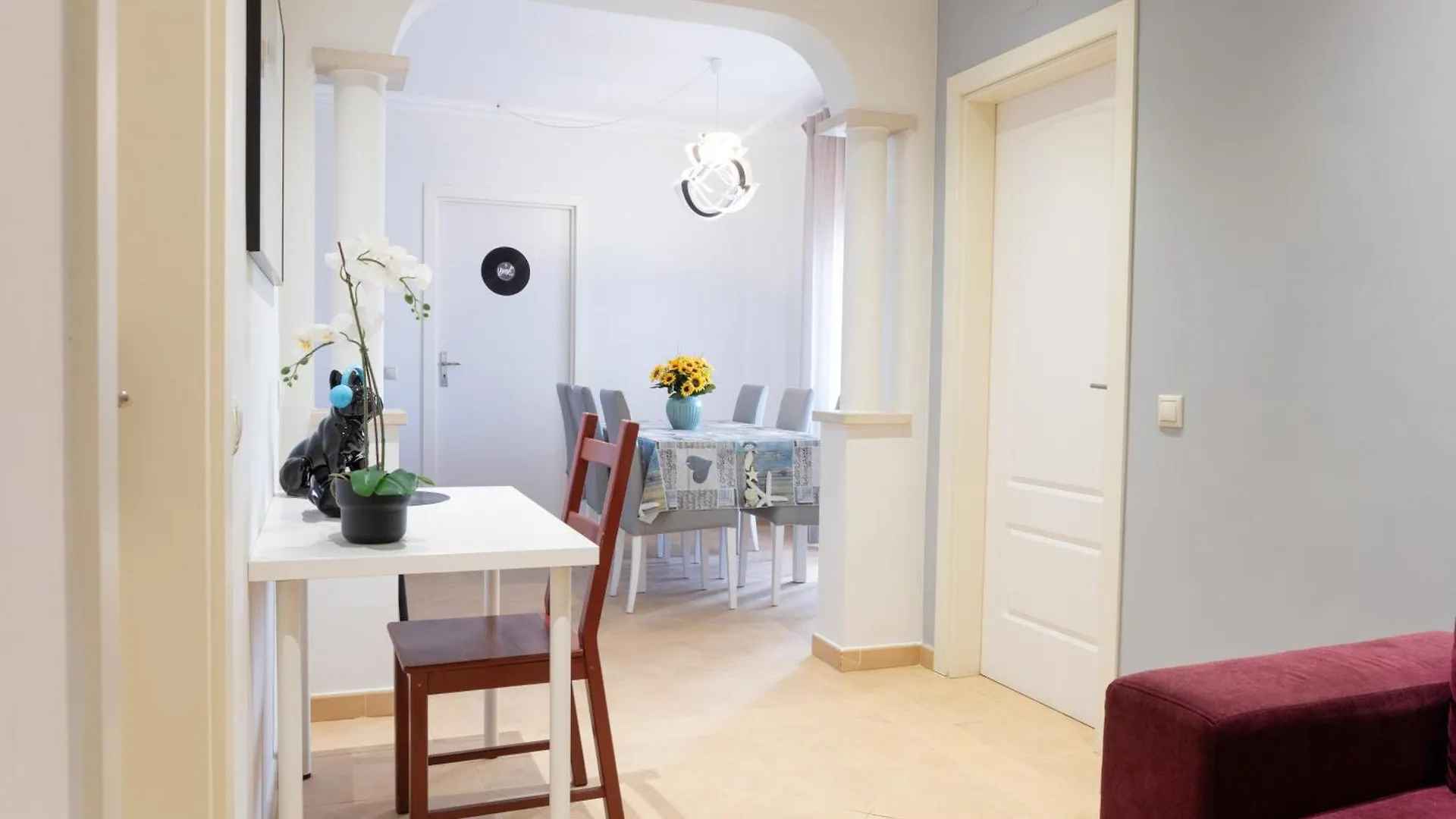 Vinyl Flat Bed & Breakfast - Rooms Lagos